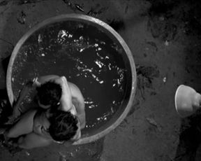 Nanda Costa nude, Mariana Nunes nude, Tania Granussi nude – A Febre do Rato (2011)