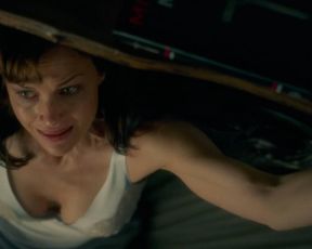 Carla Gugino sexy – Gerald’s Game (2017)