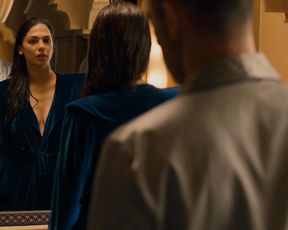 Moran Atias sexy – Tyrant s01e03 (2014)