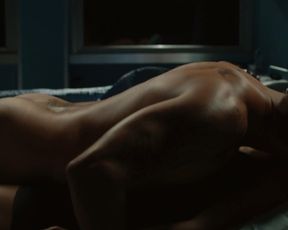 Kasia Smutniak nude, Carolina Crescentini nude – Allacciate le cinture (2014)