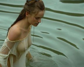Noemie Schmidt nude – Versailles s01e01-04 (2015)