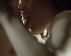 Antje Traue nude – Weinberg s01e01 (2015)