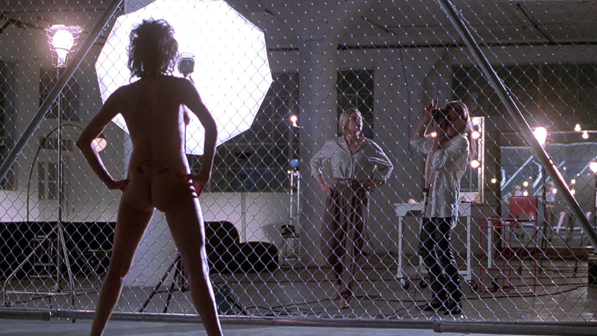 Angelina Jolie nude, Elizabeth Mitchell nude – Gia (1998)