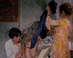 Jane Birkin nude, Elsa Martinelli nude – Les Chemins de Katmandou (1969)