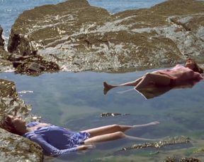 Anicee Alvina nude, Olga Georges-Picot nude – Glissements progressifs du plaisir (1973)