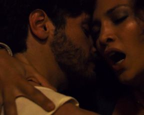 Jennifer Lopez sexy – Bordertown (2006)