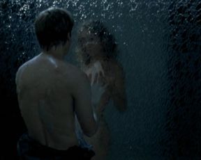 Sylvie Testud nude – La captive (2000)