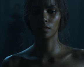 Halle Berry nude – Gothika (2003)
