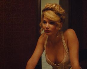 Jennifer Lawrence sexy – American Hustle (2013)
