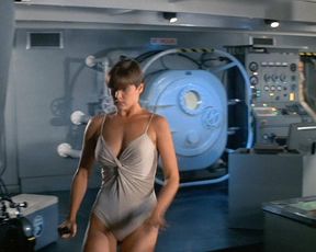Carey Lowell sexy, Talisa Soto sexy – Licence to Kill (1989)