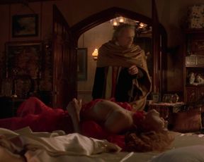 Sadie Frost nude – Bram Stoker’s Dracula (1992)