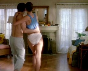 Milla Jovovich sexy – Kuffs (1992)