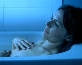 Sophie Museur nude – Des plumes dans la tete (2003)