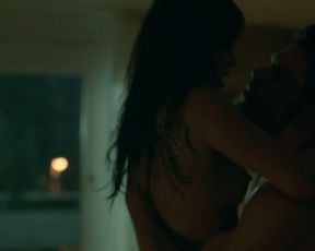 Aylin Tezel nude – Die Informantin (2016)