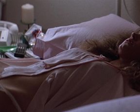 Mary-Louise Parker nude – Grand Canyon (1991)