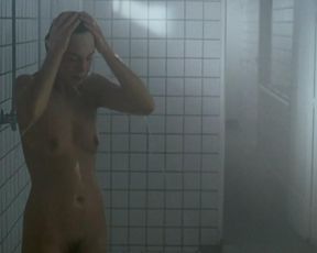Eline Kuppens nude – Linkeroever (2008)