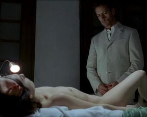 Amira Casar nude – Anatomie de l’enfer (2004)