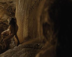 Aruna Shields nude – Ao Le Dernier Neandertal (2010)