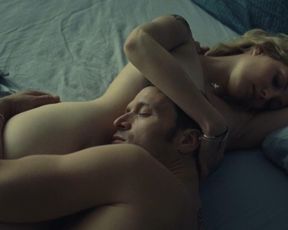 Evelyne Brochu nude – Cafe De Flore (2011)