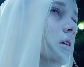 Jelly Howie nude – Loom (2012)