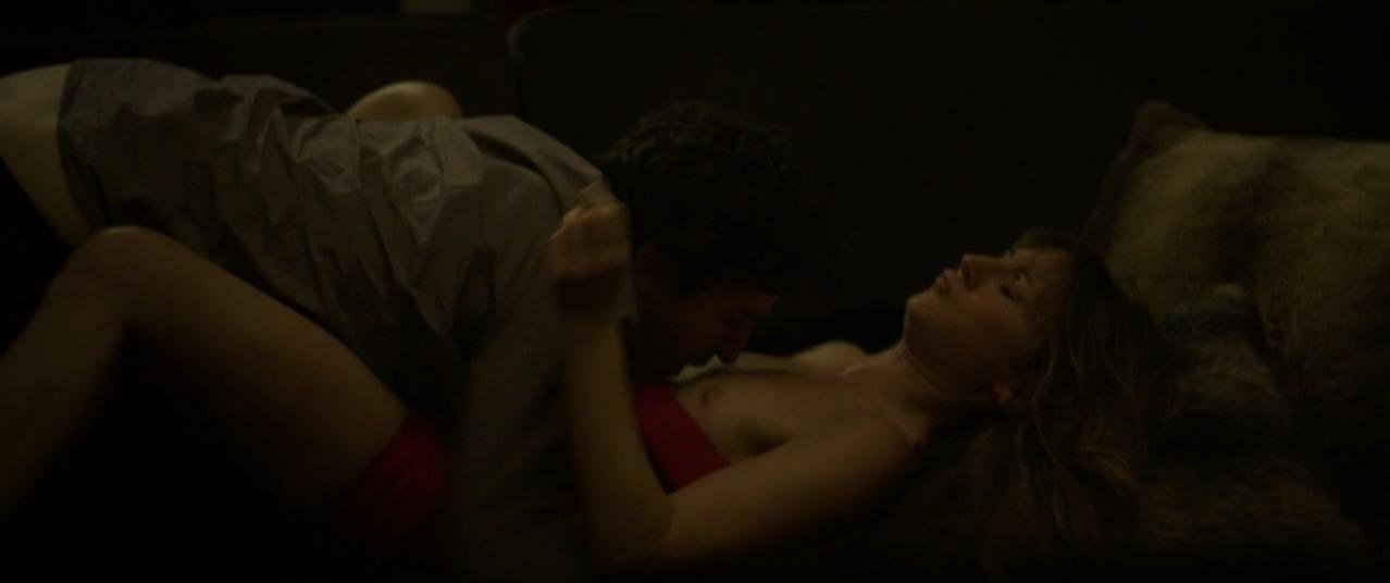 Camille Chamoux  nackt