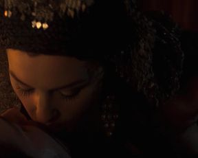 Monica Bellucci nude – Bram Stoker’s Dracula (1992)