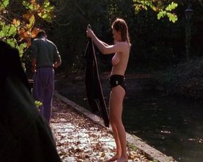 Catherine McCormack, Biddy Hodson naked – Loaded (1994)