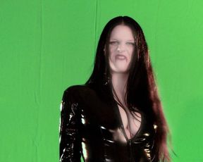 Emily Booth sexy – Evil Aliens (2005)