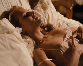 Ingrid Held nude – La maison assassinee (1988)