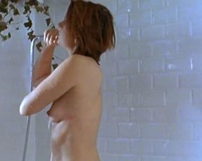 Julie Durand nude, Marina Rodriguez-Tome nude, Agnes Obadia nude – Du poil sous les roses (2000)
