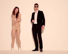 Emily Ratajkowski nude – Blurred Lines (2013)