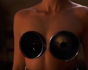 Lauren Holly nude – Dumb & Dumber (1994)