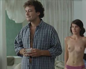 Cuca Escribano nude, Celia Freijeiro nude – Los aires difíciles (2006)