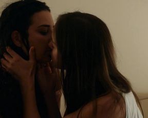 Isabelle Ryan nude, Lea Moszkowicz nude – Happy (2015)