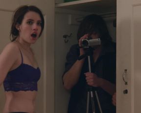 Emma Roberts sexy – Adult World (2013)