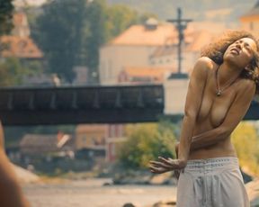 Larissa Breidbach nude – Egon Schiele Tod und Madchen (2016)