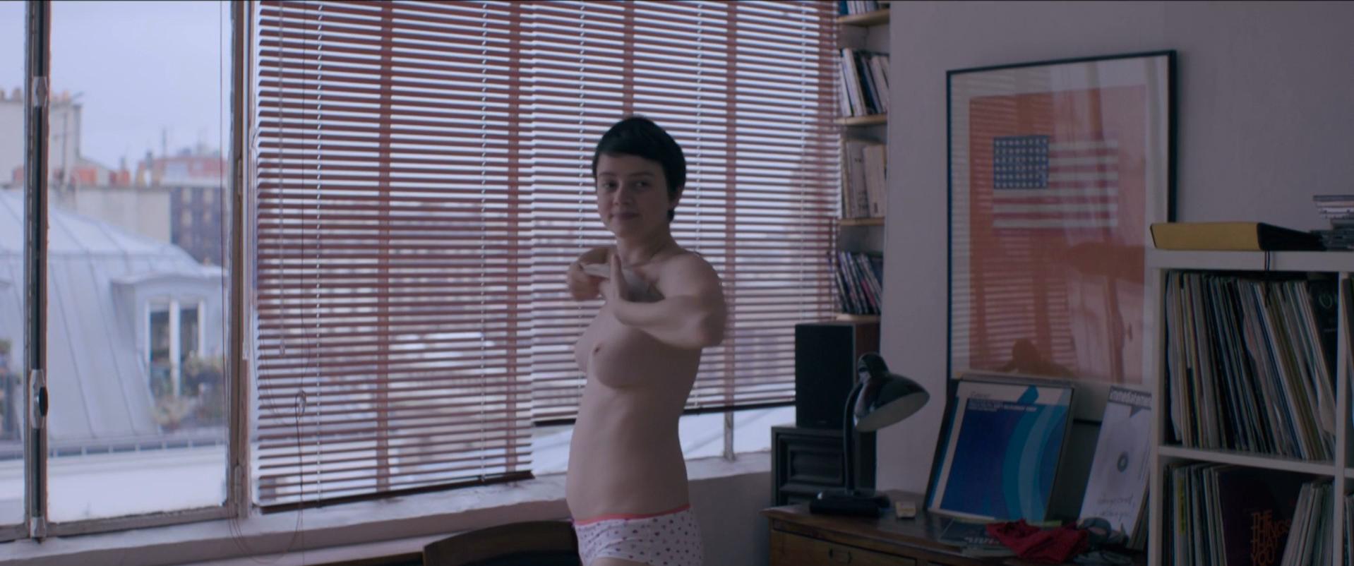 Pauline Etienne Nude