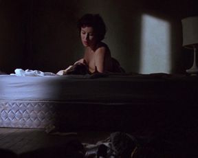 Jennifer Tilly nude, Gina Gershon nude – Bound (1996)