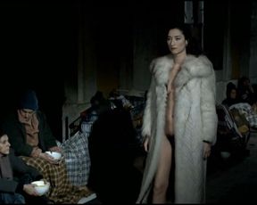 Monica Calle nude, Alexandra Lencastre nude – Filme do Desassossego (2010)