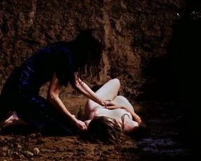 Melanie Laurent nude – L’ amour cache (2007)