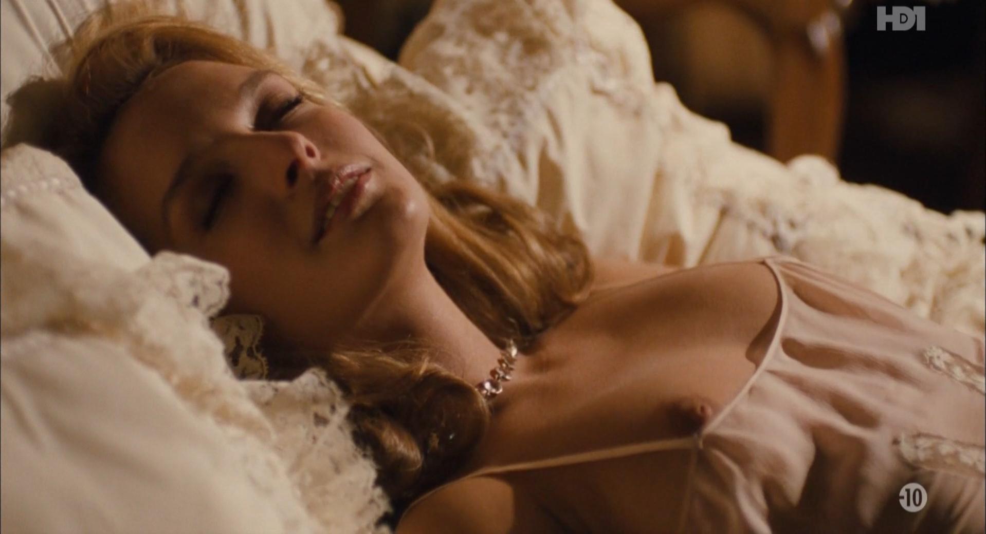 Ingrid Held nude – La Maison Assassinee (1987)