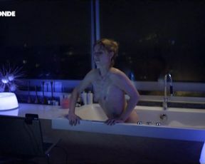 Camille Panonacle nude – Hiver rouge (2011)