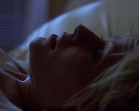 Elisabeth Shue sexy – Hollow Man (2000)