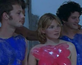 Sophie Quinton nude – Avril (2006)