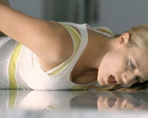 Marta Dusseldorp sexy – Burning Man (2011)