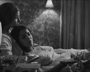 Esther Garrel nude, Leila Bekhti sexy – L’astragale (2015)