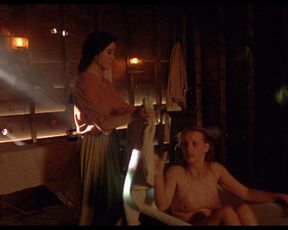 Regina Torne nude – Como agua para chocolate (1992)