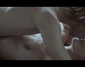 Hannah Hoekstra nude – Hemel (2012)