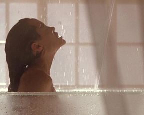 Angelina Jolie sexy – Lara Croft: Tomb Raider (2001)