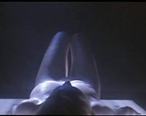 Judy Geeson nude – Horror Planet (1982)